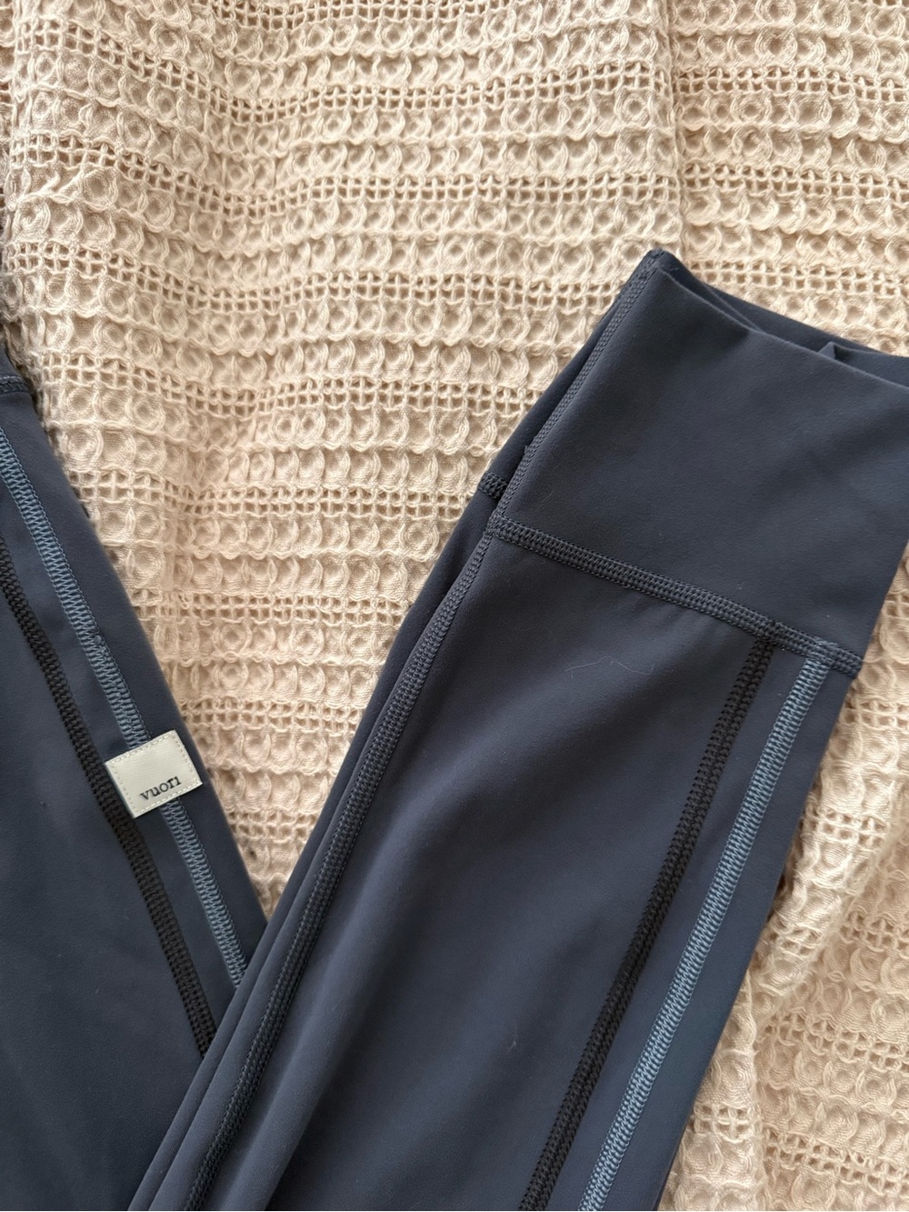Vuori Gray Leggings with Side Stripe - Picture 3 of 3
